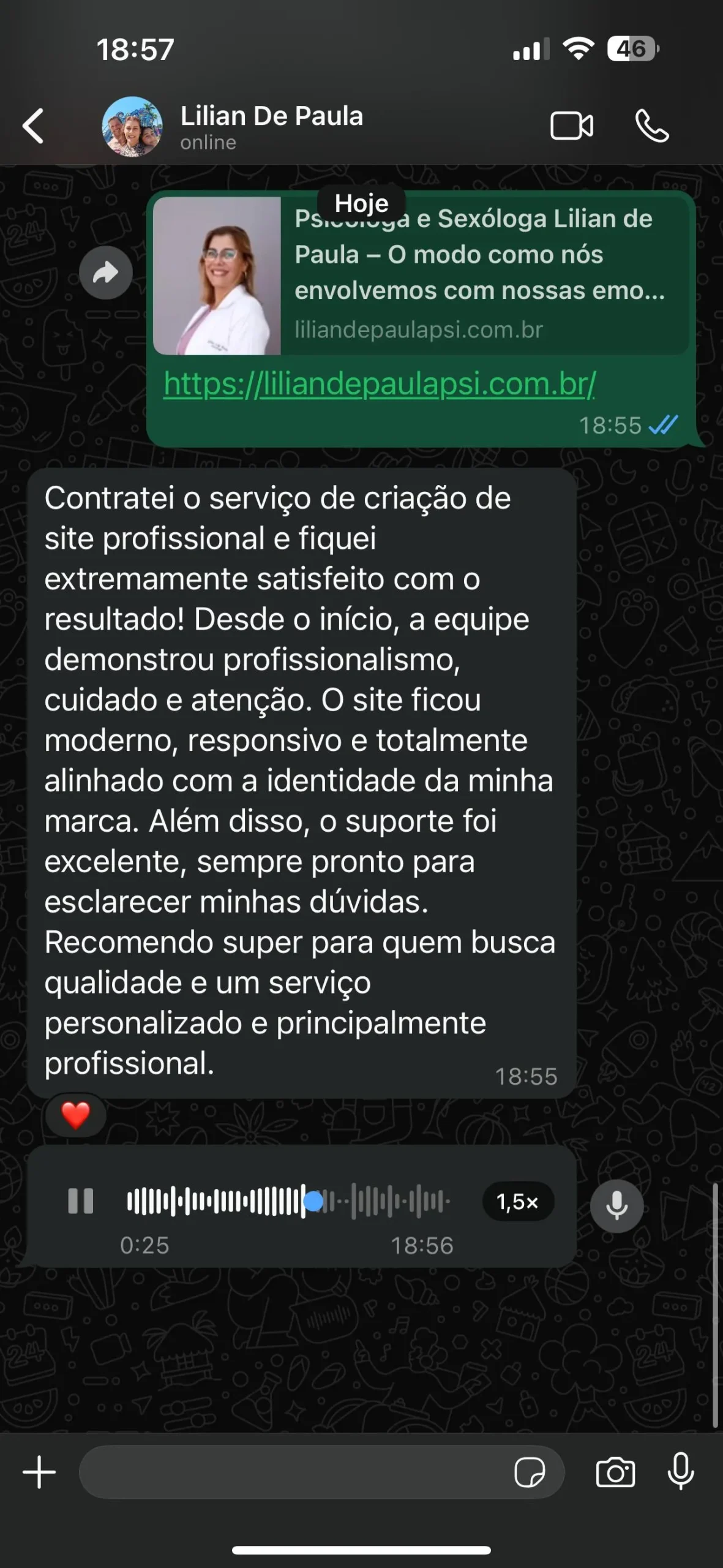 Mensagem de agradecimento da psicóloga Lilian de Paula pela criação do seu site profissional, elogiando o alinhamento com sua identidade, o suporte e a qualidade do serviço